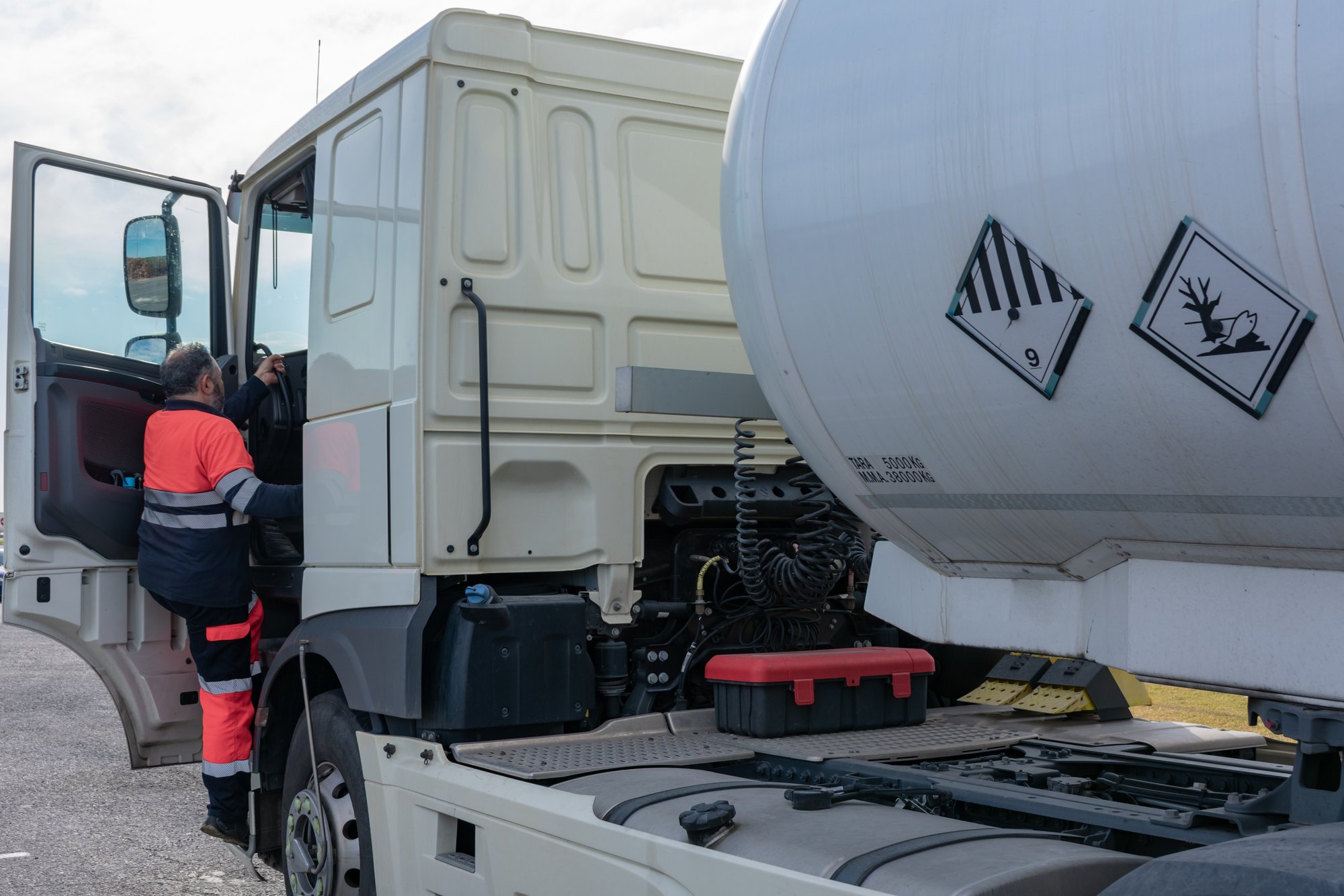 Hvornår bliver diesel, gasflasker og batterier til farligt gods?